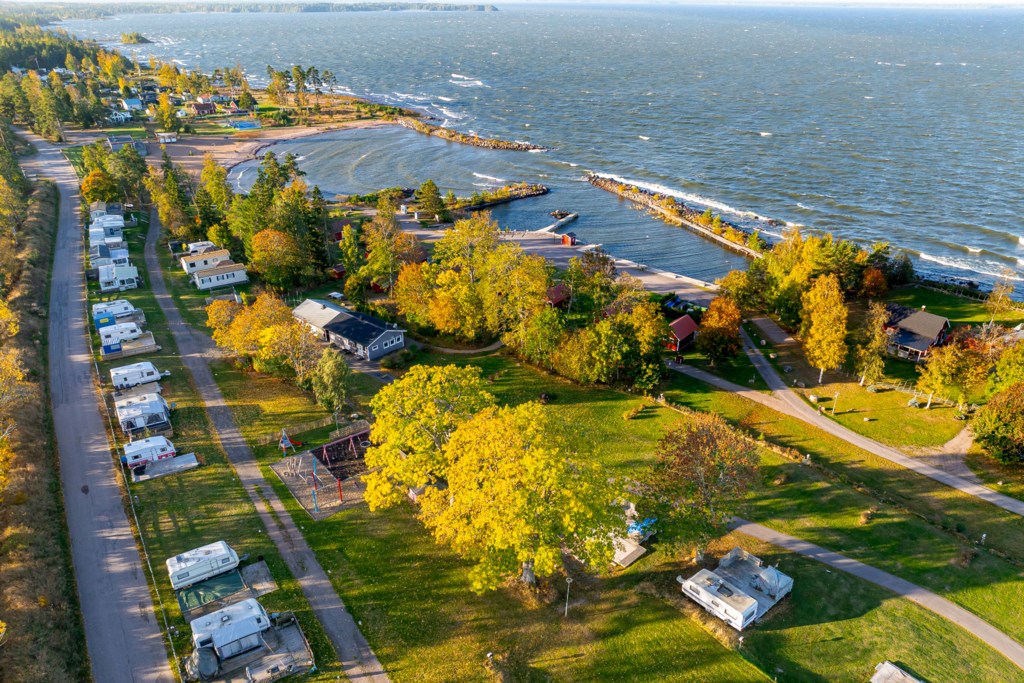 Sjötorp Askevik 63  (Ägarvillan med Camping)